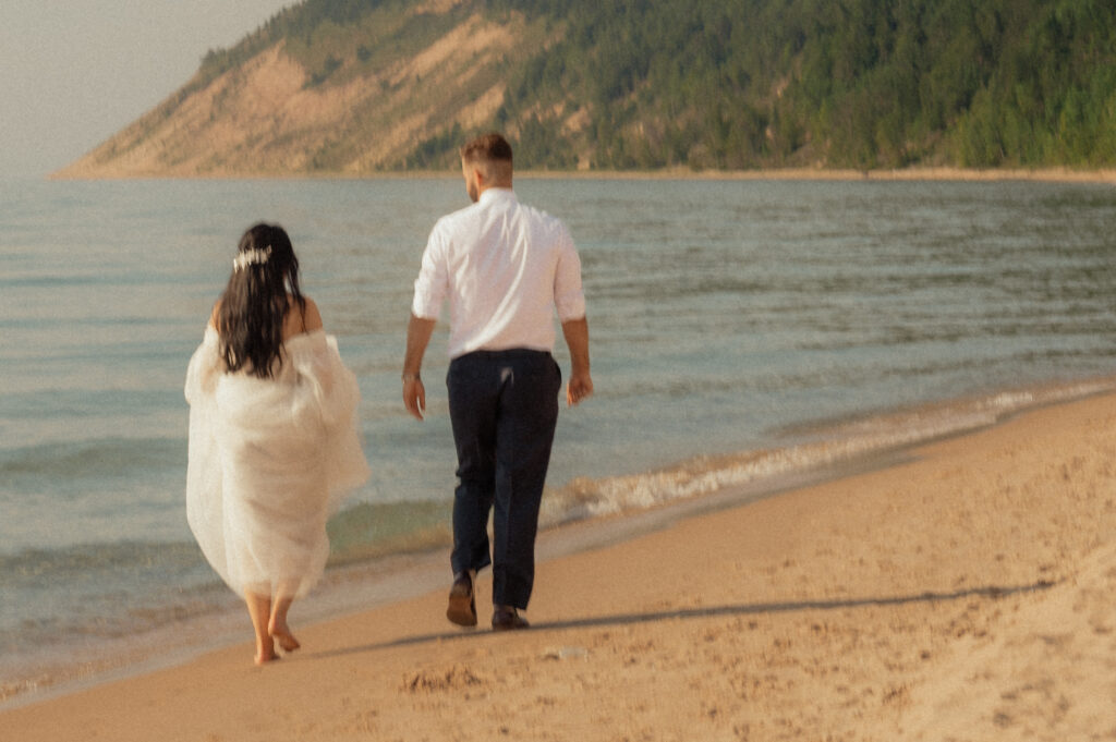 dreamy michigan beach wedding