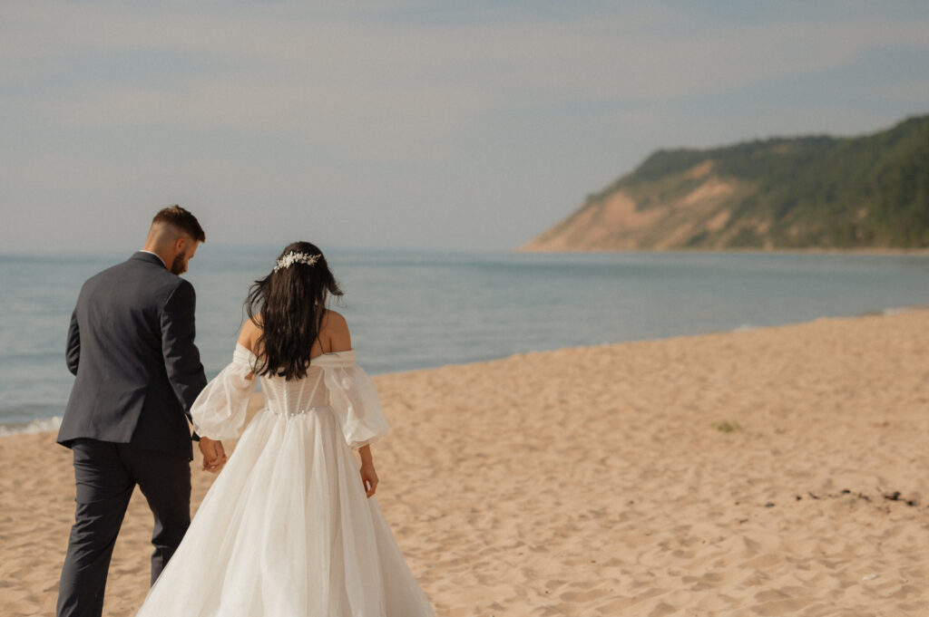 dreamy michigan beach wedding