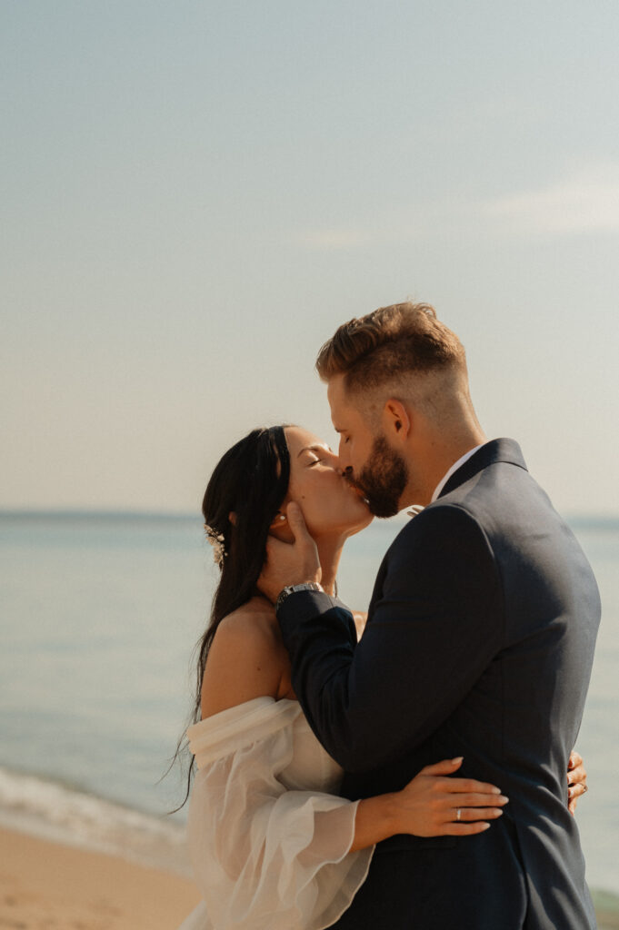 dreamy michigan beach wedding