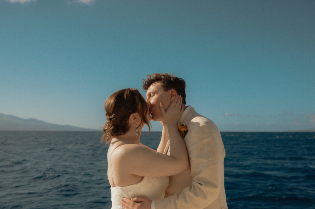 hawaii sailboat elopement