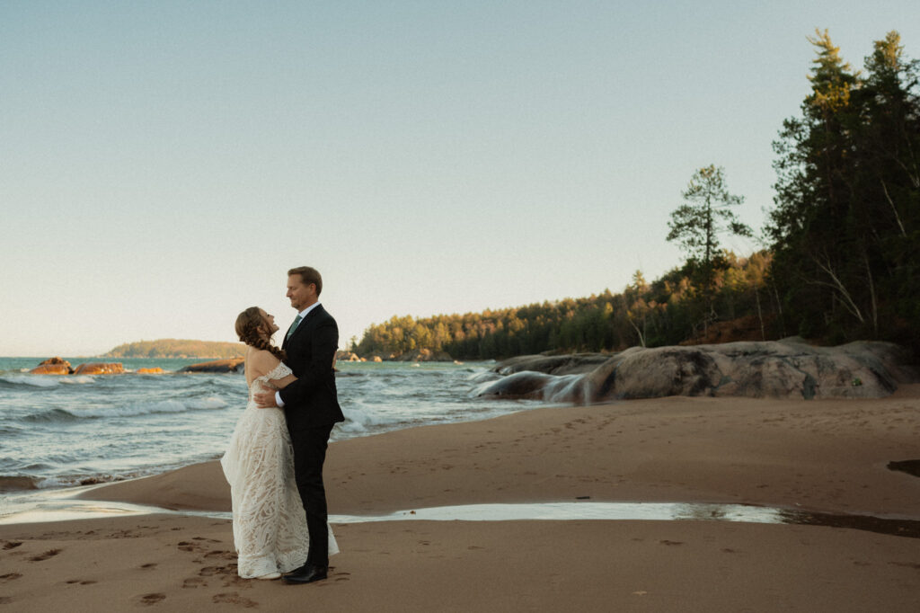 lake superior couple wedding photos